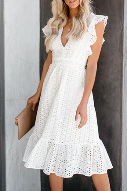Effortlessly Elegant Dress with a Timeless Design