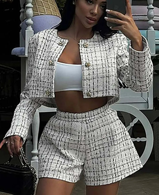 Well Tailored Shirt with a Graceful Silhouette