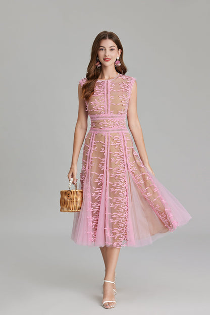 Well Tailored Dress with a Graceful Silhouette