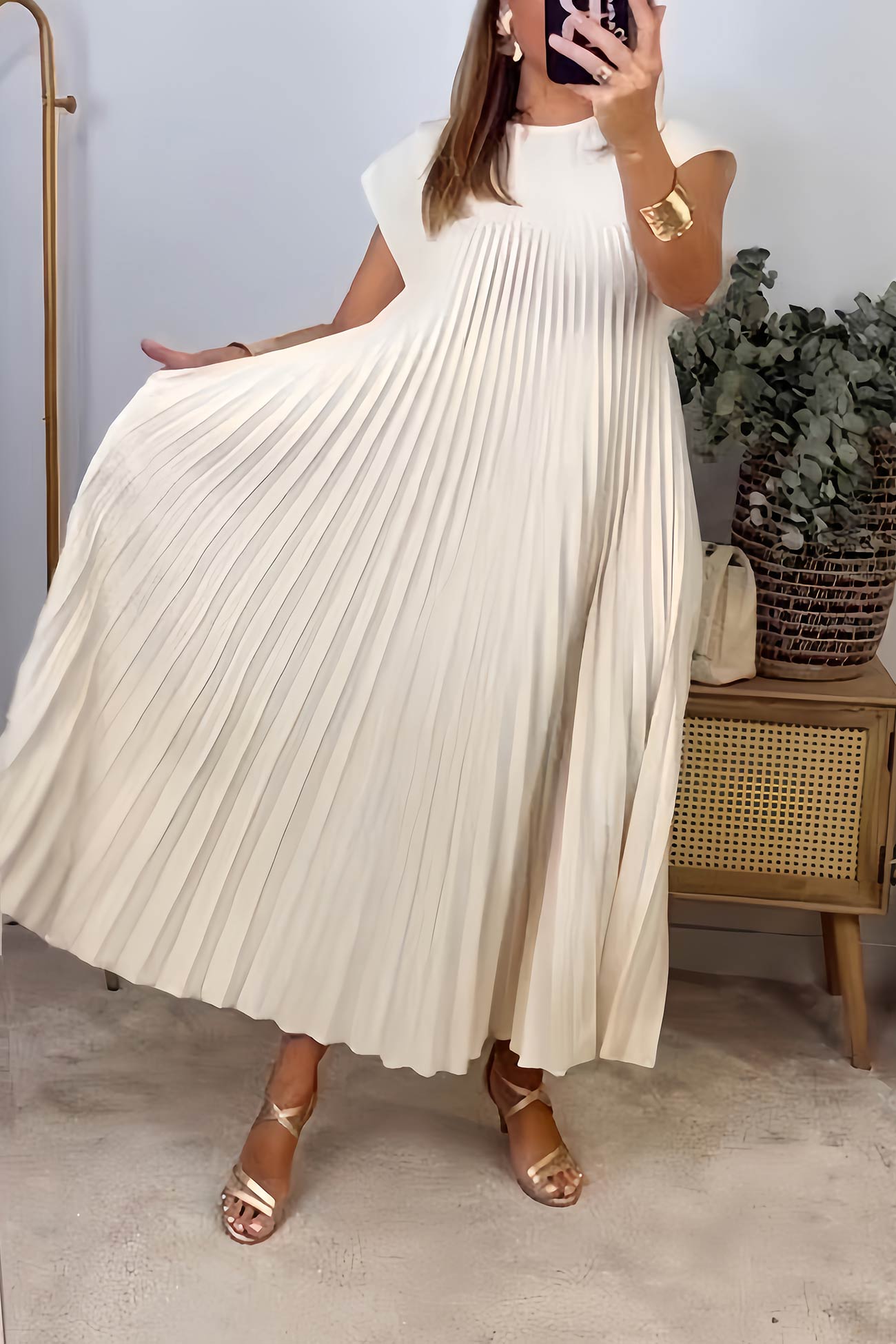 Beautifully Crafted Dress in a Classic Style