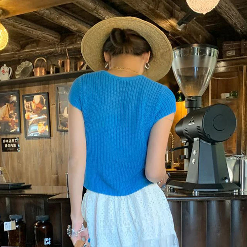 Well Tailored Top with a Graceful Silhouette