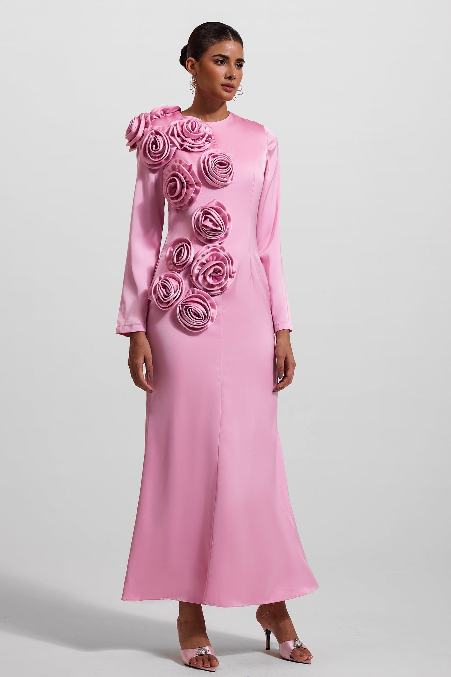 Beautifully Finished Dress in a Timeless Design