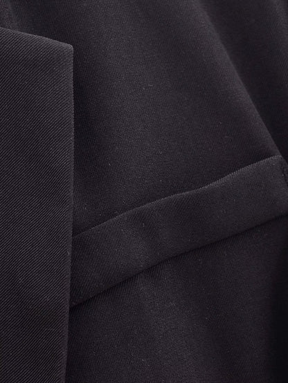 Effortlessly Elegant Garment with a Timeless Design