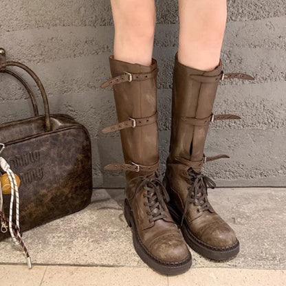 Effortlessly Elegant Boots with a Timeless Design