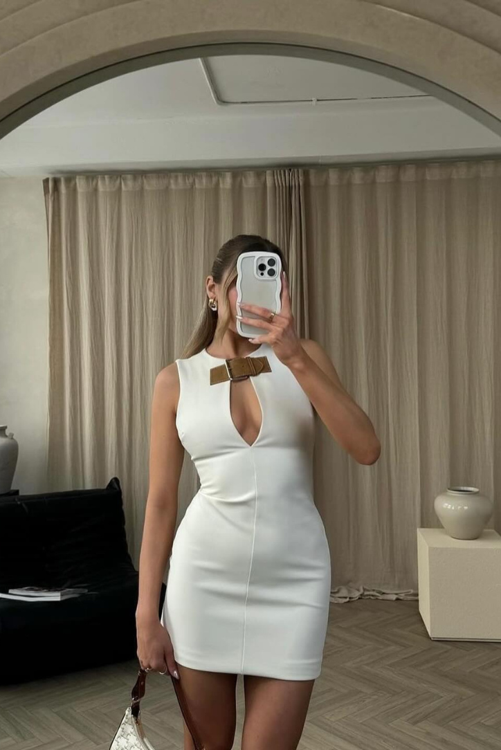 Effortlessly Elegant Dress with a Timeless Design