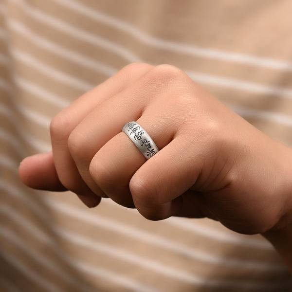 Effortlessly Elegant Garment with a Timeless Design