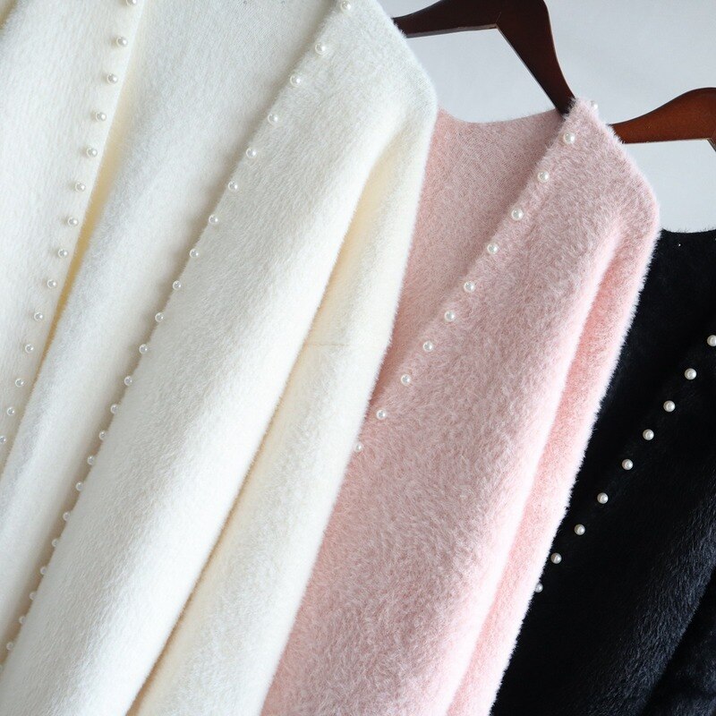 Well Tailored Cardigan with a Graceful Silhouette