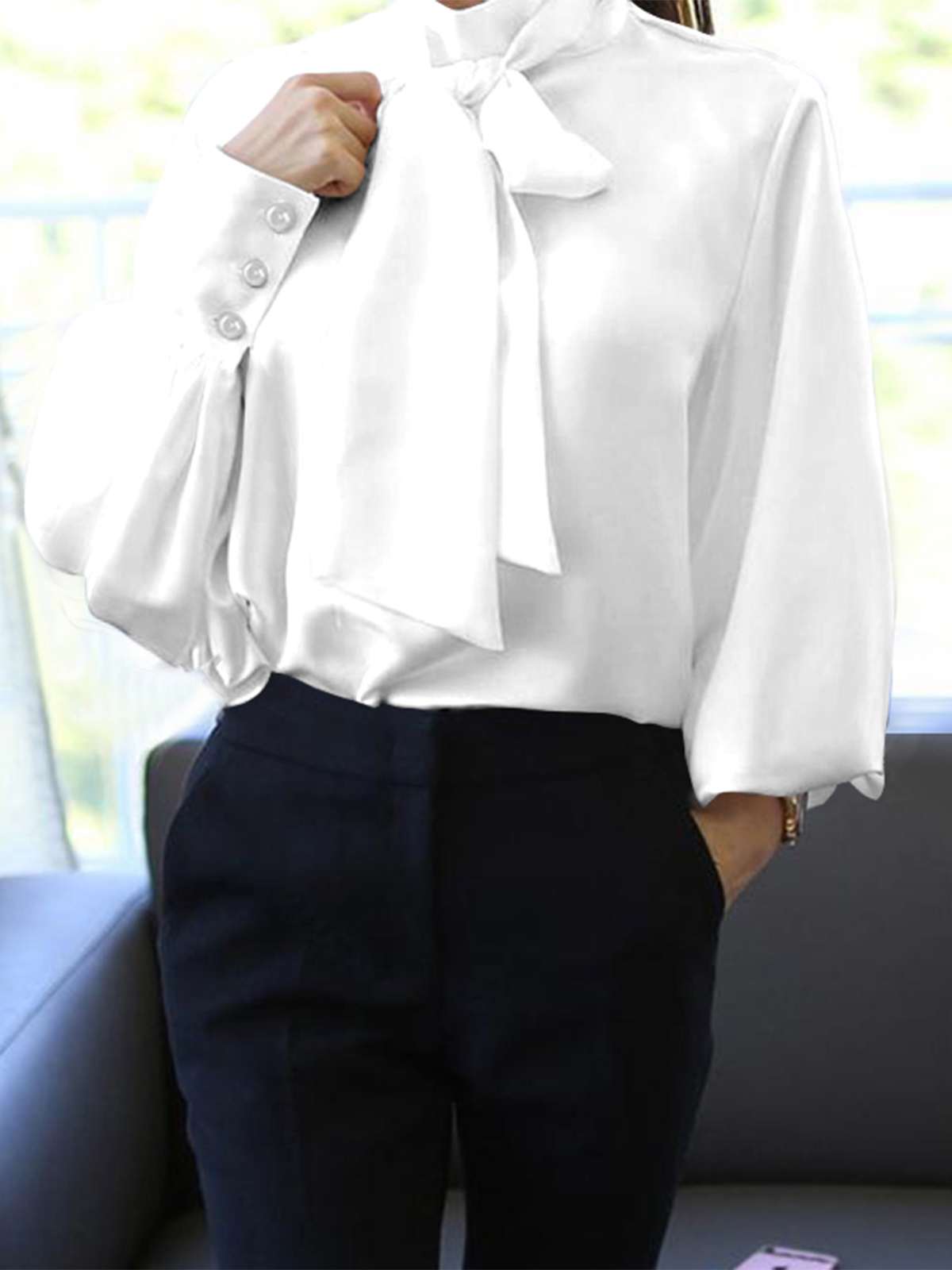 Effortlessly Elegant Blouse with a Timeless Design