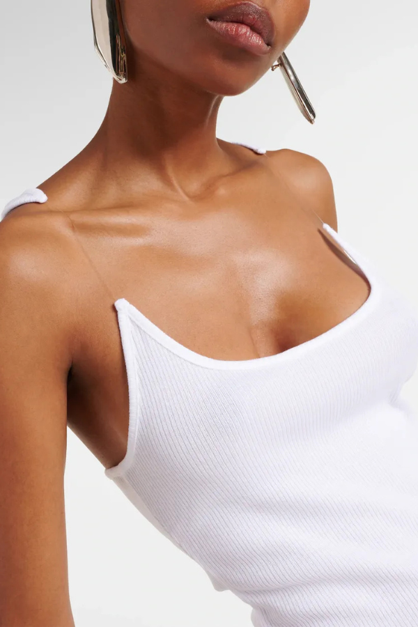 Gracefully Styled Garment for Any Occasion