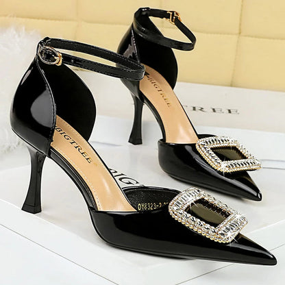 Well Tailored Sandals with a Graceful Silhouette