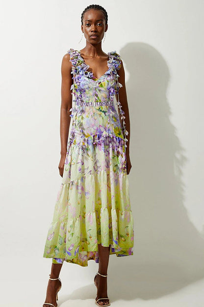 Well Tailored Swimsuit with a Graceful Silhouette