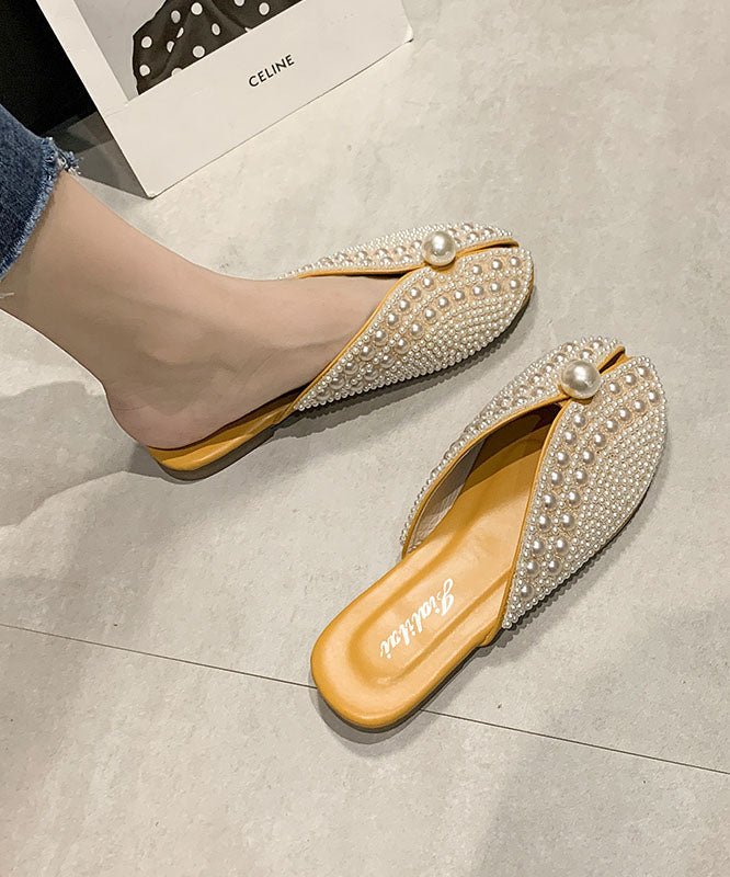 Well Tailored Sandals with a Graceful Silhouette