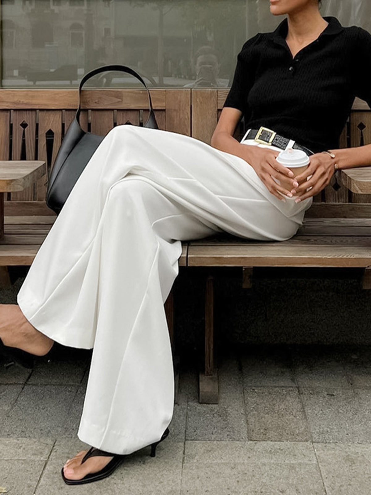 Effortlessly Elegant Pants with a Timeless Design