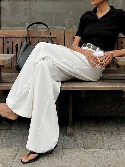 Effortlessly Elegant Pants with a Timeless Design