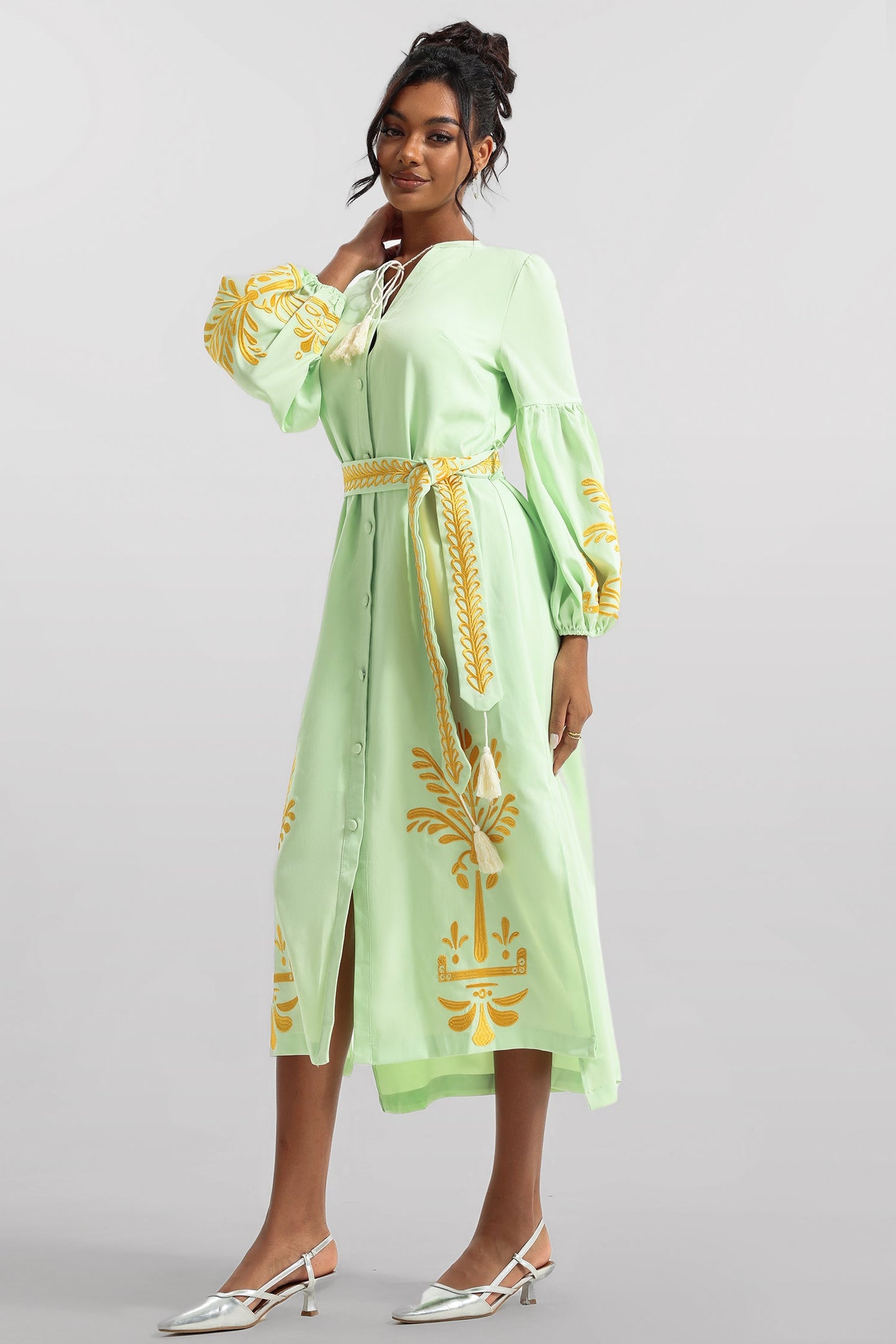 Well Tailored Dress with a Graceful Silhouette