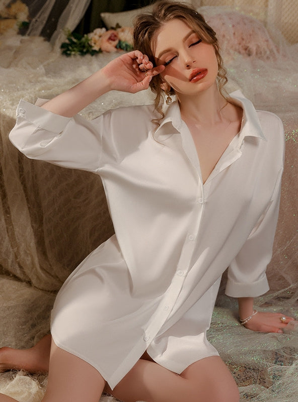 Beautifully Finished Dress in a Timeless Design