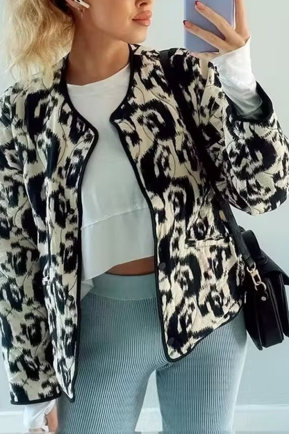 Effortlessly Elegant Jacket with a Timeless Design