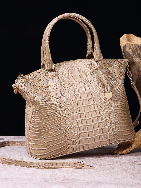 Gracefully Styled Bag for Any Occasion