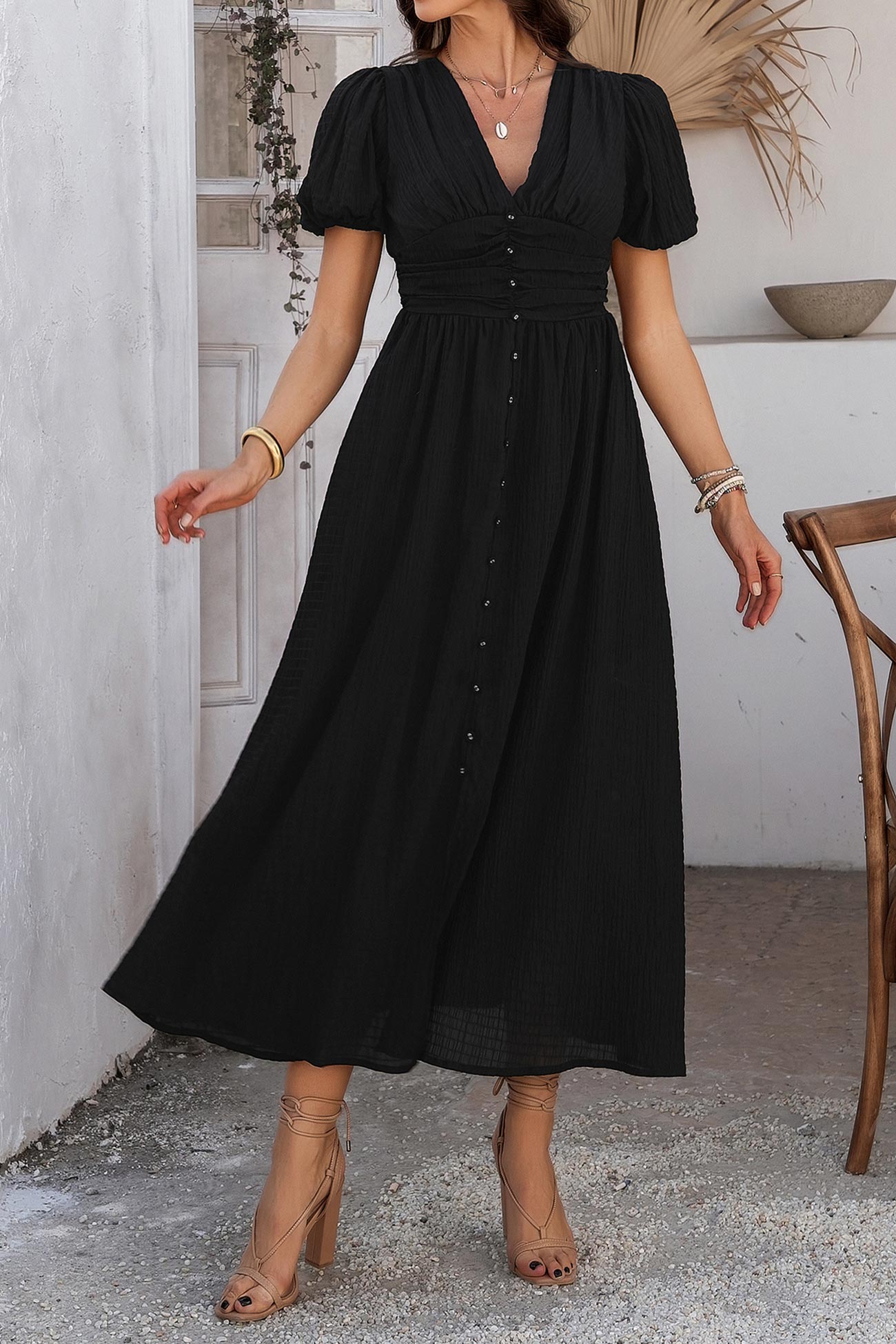 Beautifully Finished Dress in a Timeless Design