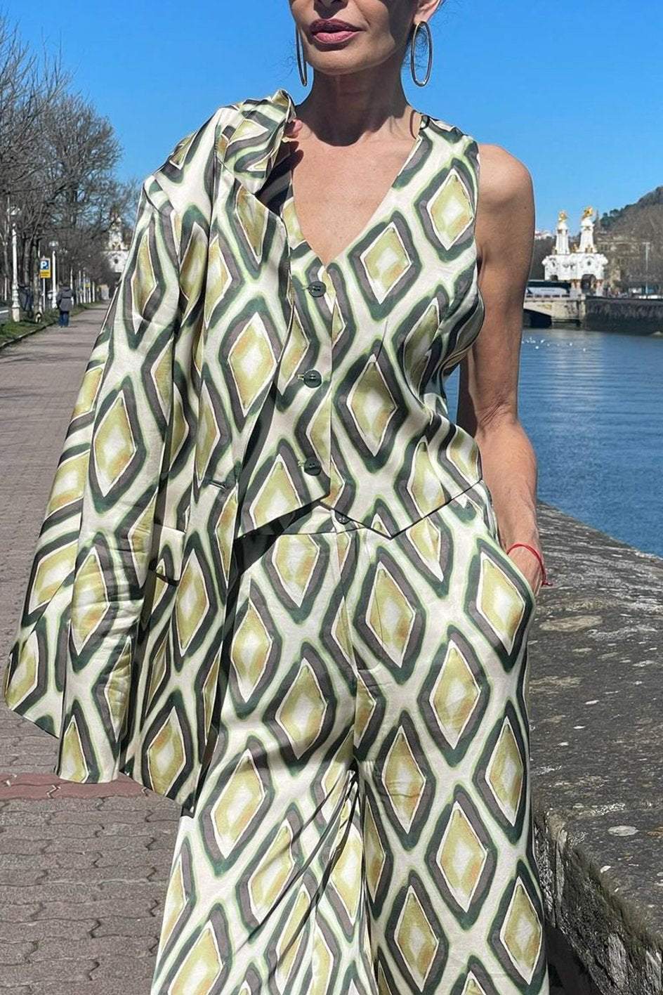 Elegantly Styled Jacket for Everyday Wear