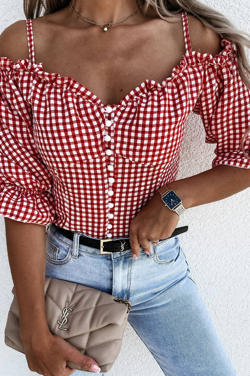Classic Vintage Blouse with a Flattering Fit