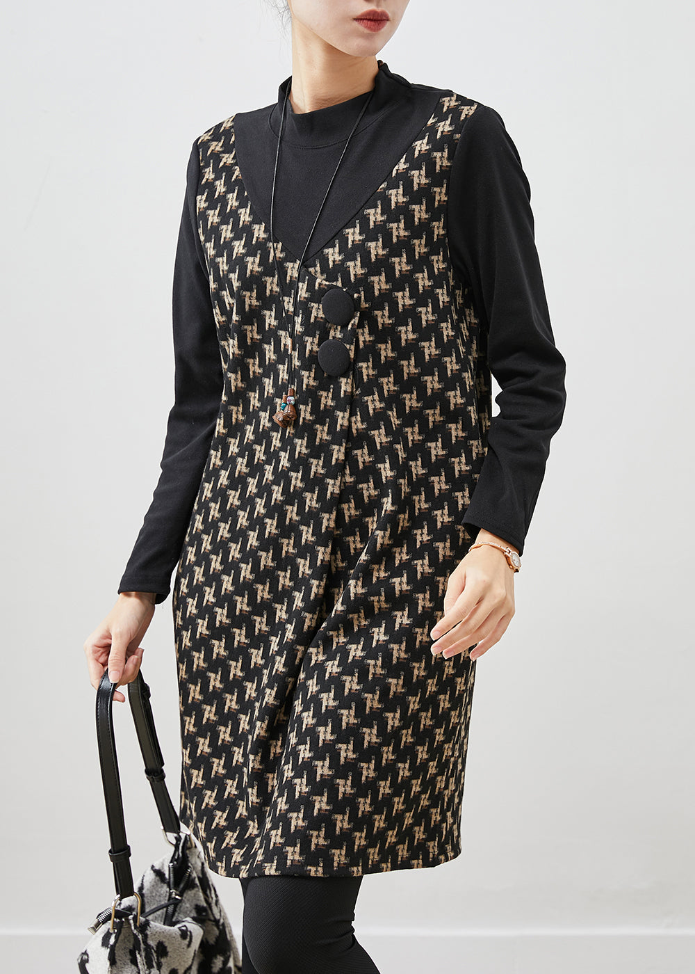 Effortlessly Elegant Dress with a Timeless Design