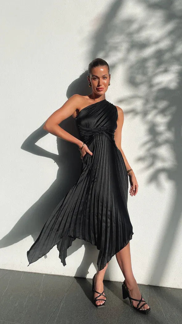 Sophisticated Garment with a Clean Classic Look