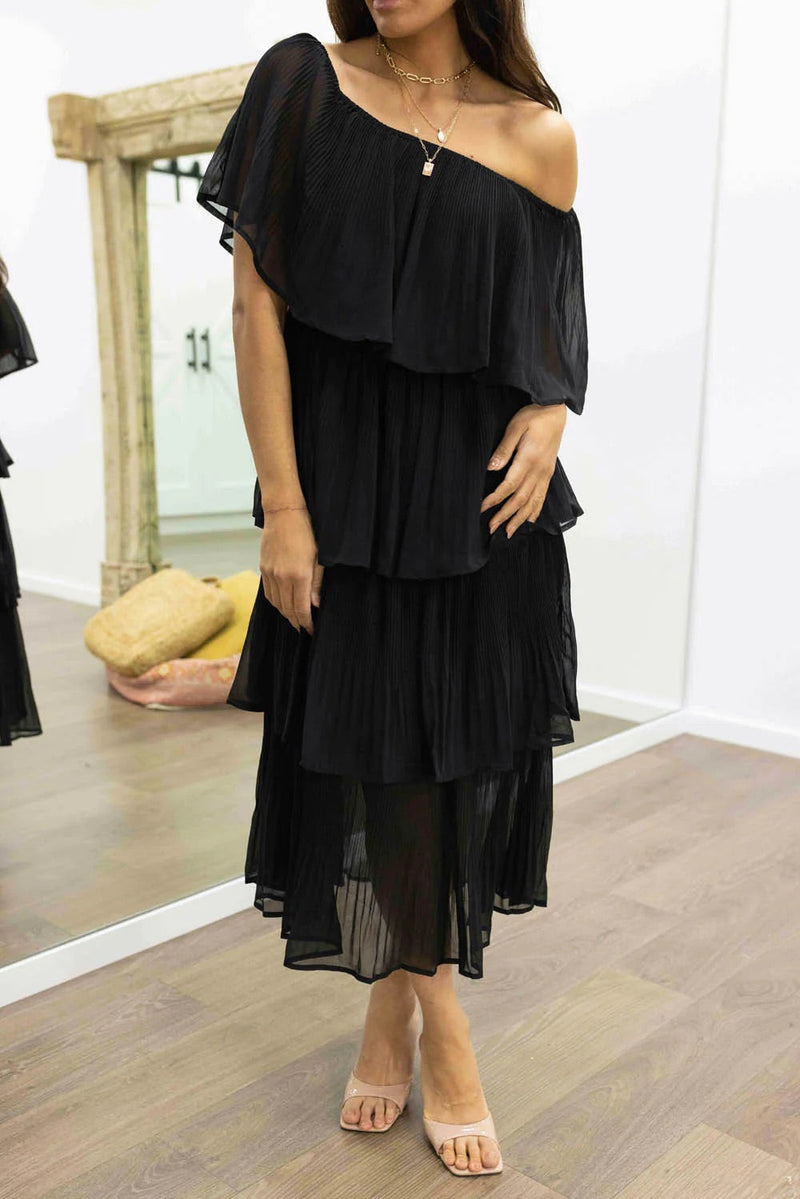 Well Tailored Dress with a Graceful Silhouette