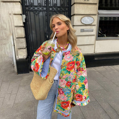 Effortlessly Elegant Jacket with a Timeless Design