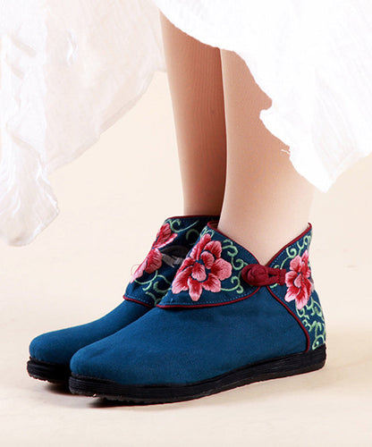 Well Tailored Boots with a Graceful Silhouette