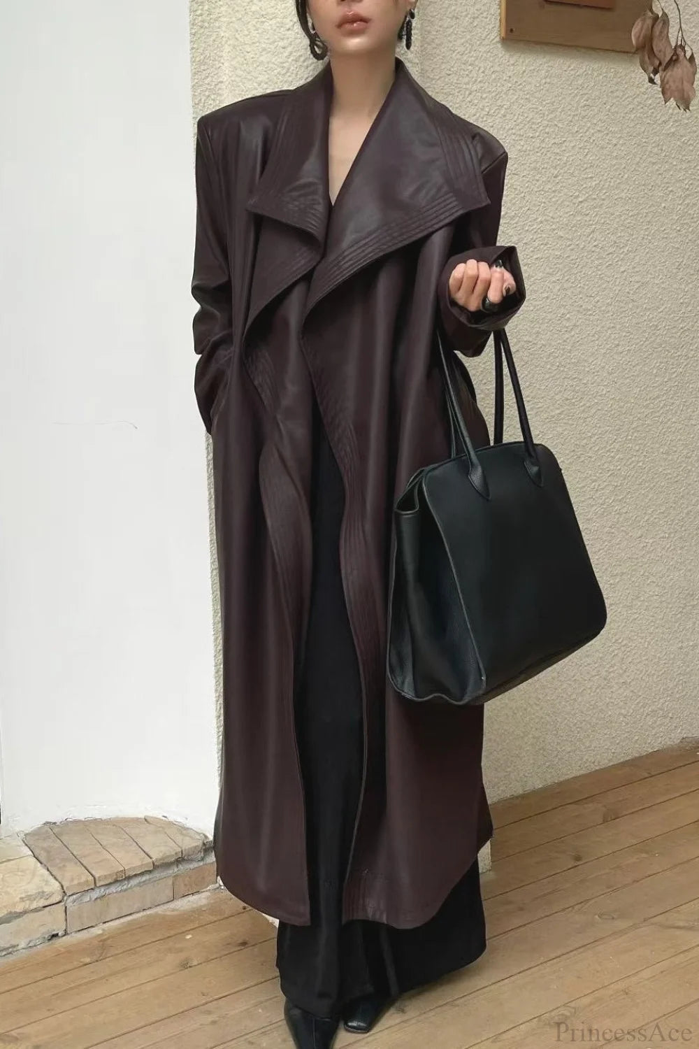 Effortlessly Elegant Coat with a Timeless Design