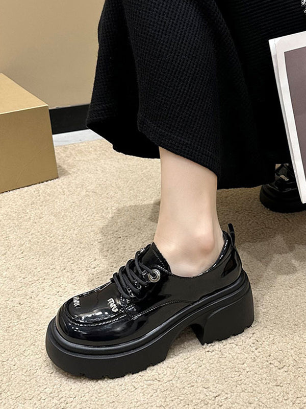 Effortlessly Elegant Shoes with a Timeless Design