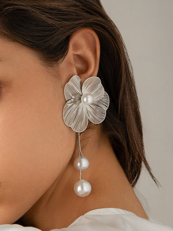Gracefully Styled Garment for Any Occasion