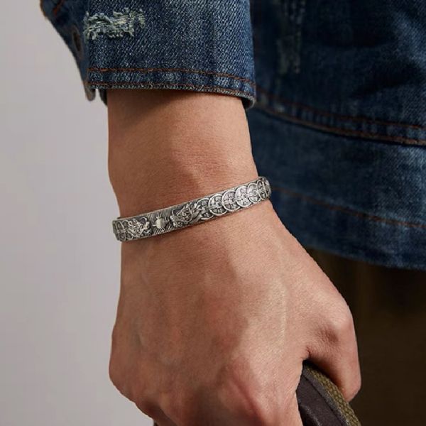 Gracefully Styled Garment for Any Occasion