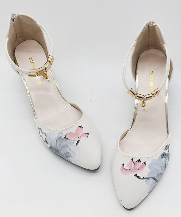 Effortlessly Elegant Sandals with a Timeless Design