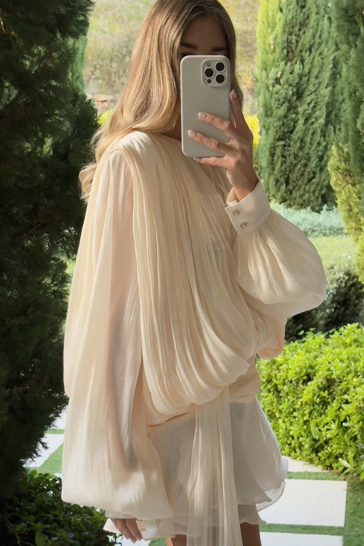 Effortlessly Elegant Dress with a Timeless Design