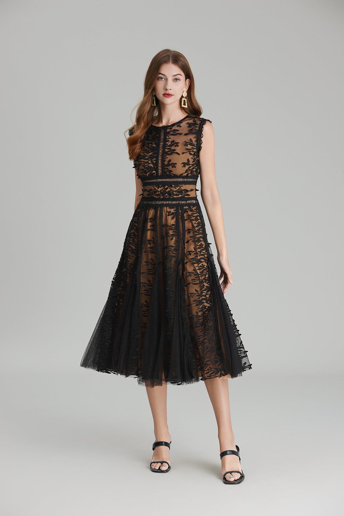 Well Tailored Dress with a Graceful Silhouette