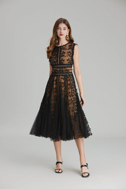 Well Tailored Dress with a Graceful Silhouette
