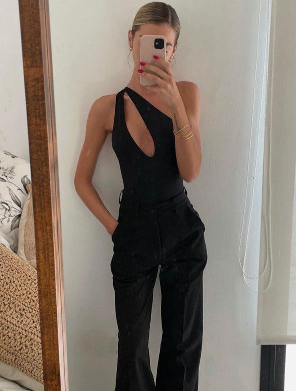 Effortlessly Elegant Garment with a Timeless Design