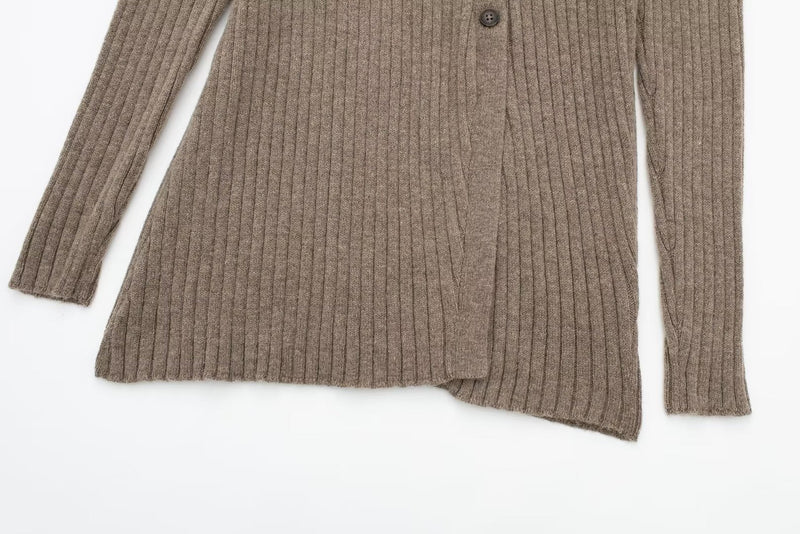 Effortlessly Elegant Cardigan with a Timeless Design