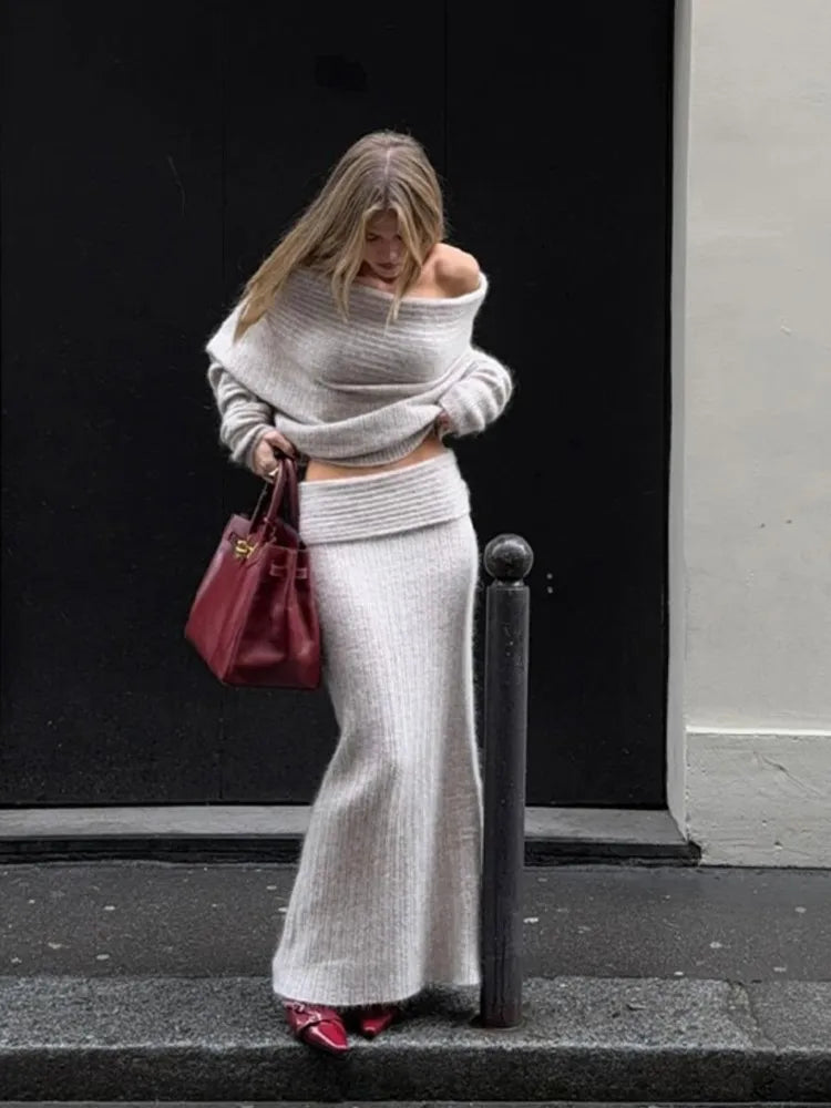 Effortlessly Elegant Garment with a Timeless Design