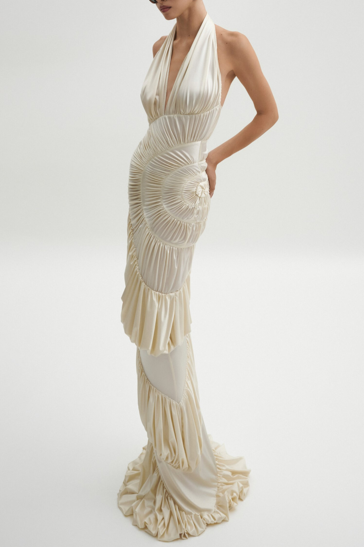 Well Tailored Dress with a Graceful Silhouette