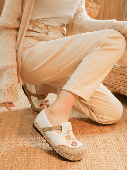 Effortlessly Elegant Garment with a Timeless Design