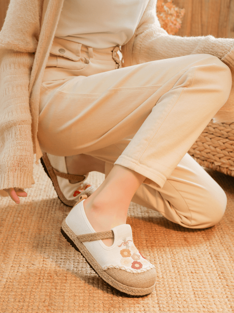 Effortlessly Elegant Garment with a Timeless Design