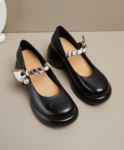 Effortlessly Elegant Heels with a Timeless Design