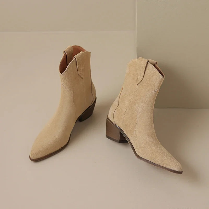 Elegantly Styled Boots for Everyday Wear