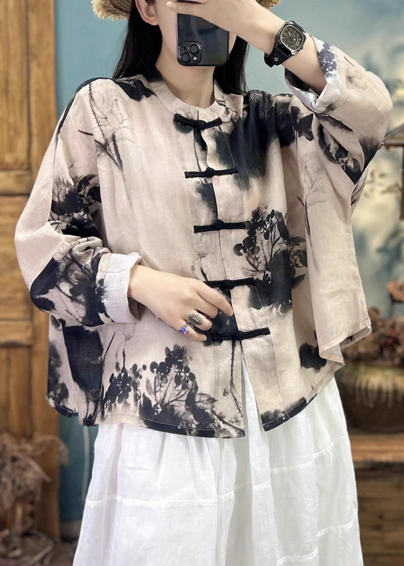 Well Tailored Coat with a Graceful Silhouette