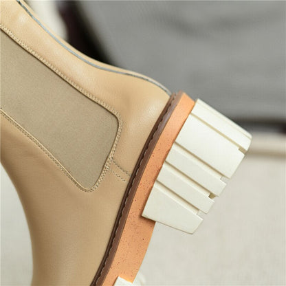 Effortlessly Elegant Boots with a Timeless Design