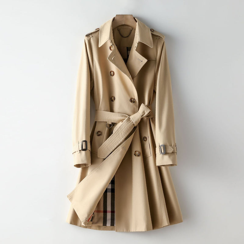 Well Tailored Coat with a Graceful Silhouette