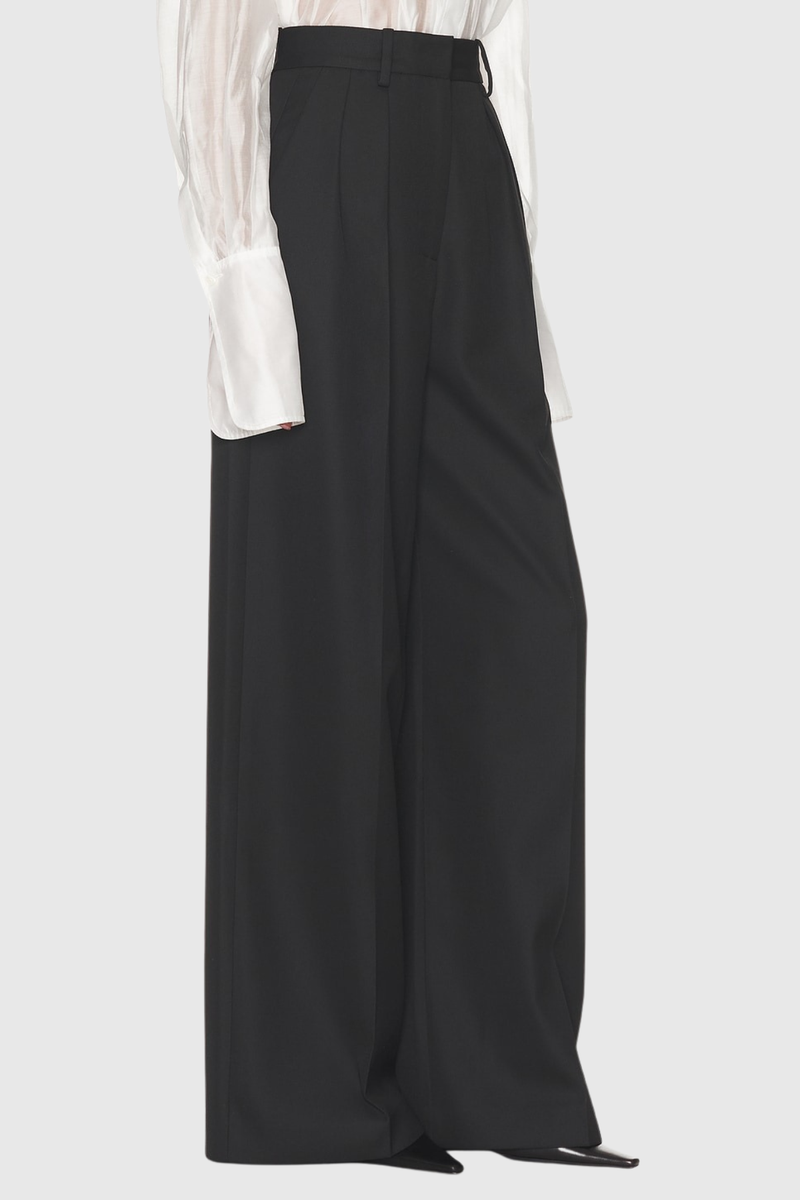 Beautifully Crafted Trousers in a Classic Style